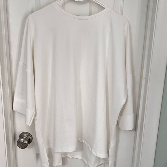 White Crewneck 3/4 Sleeve Sweatshirt with split hemline size XL- NWT - Picture 2 of 8